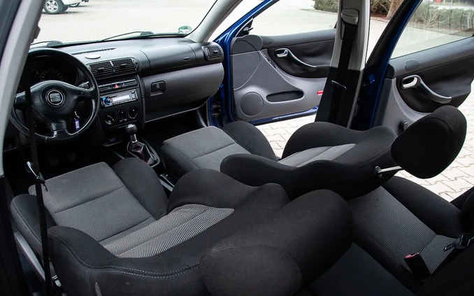 Seat Leon cena 10900 przebieg: 192000, rok produkcji 2004 z Ostrów Lubelski małe 667